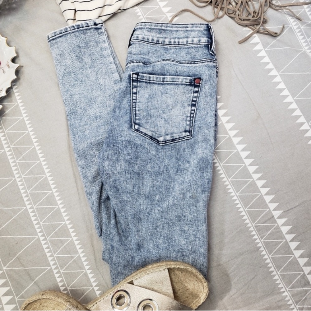Bullhead High Rise the Skinniest Jeans